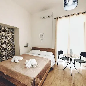 https://monteleone-rooms.palermohotels.org